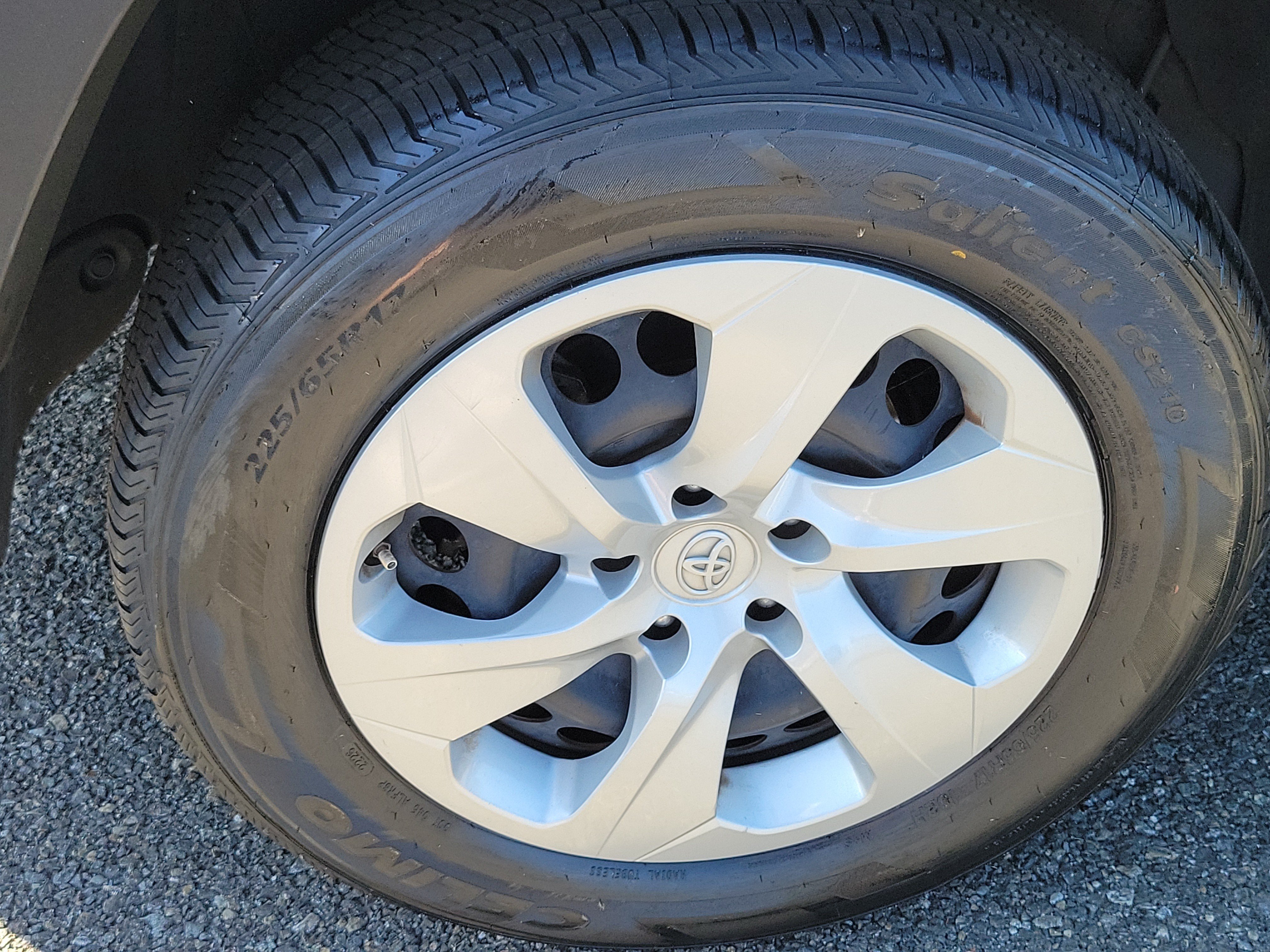 Used 2019 Toyota RAV4 LE w/ Carpet Mat Package FWD image 24