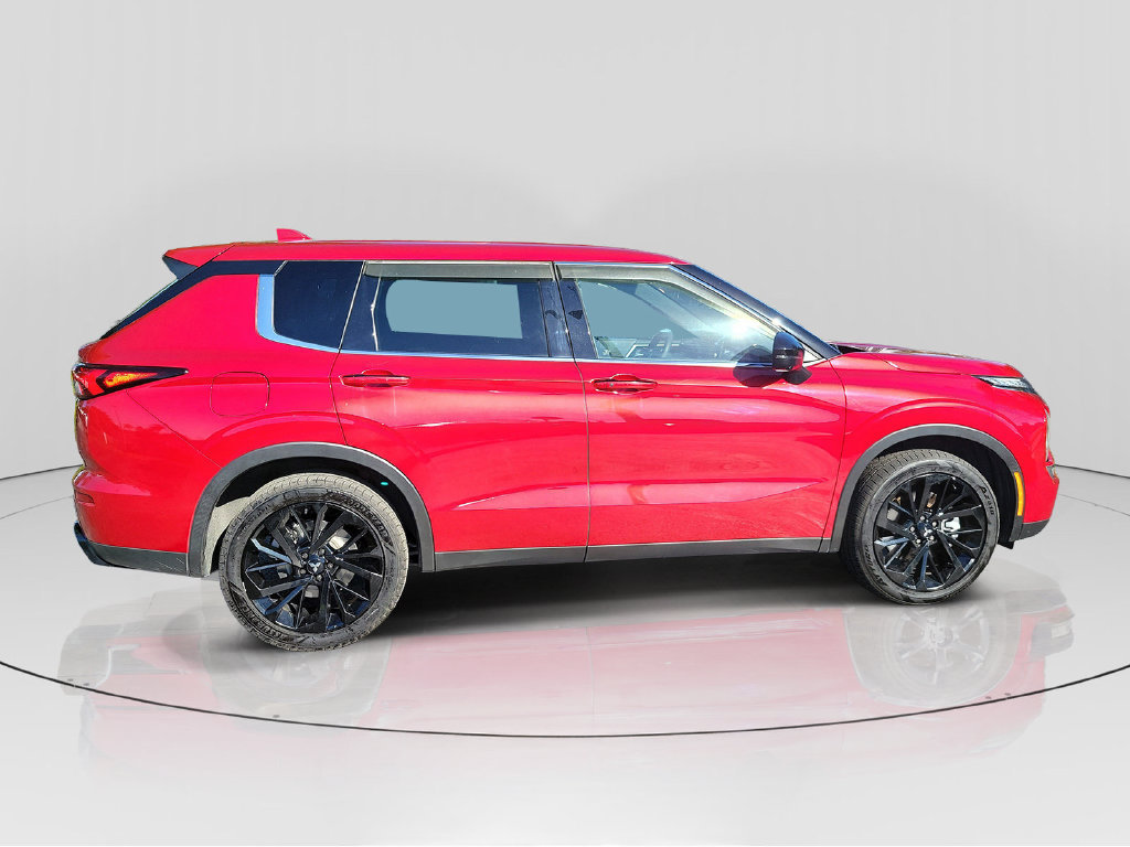 Used 2023 Mitsubishi Outlander SE Black Edition FWD image 8