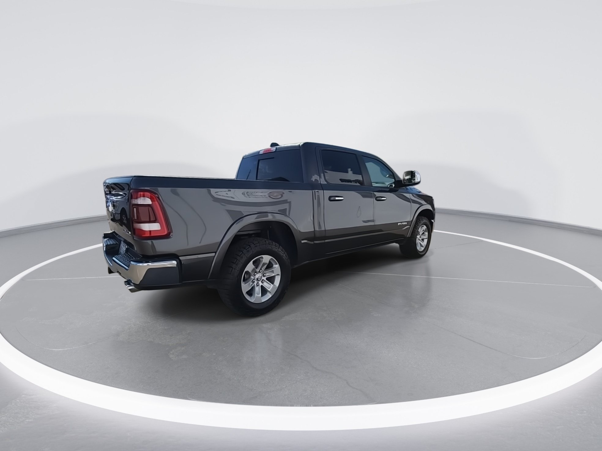 Used 2022 RAM 1500 Laramie AWD/4WD image 8