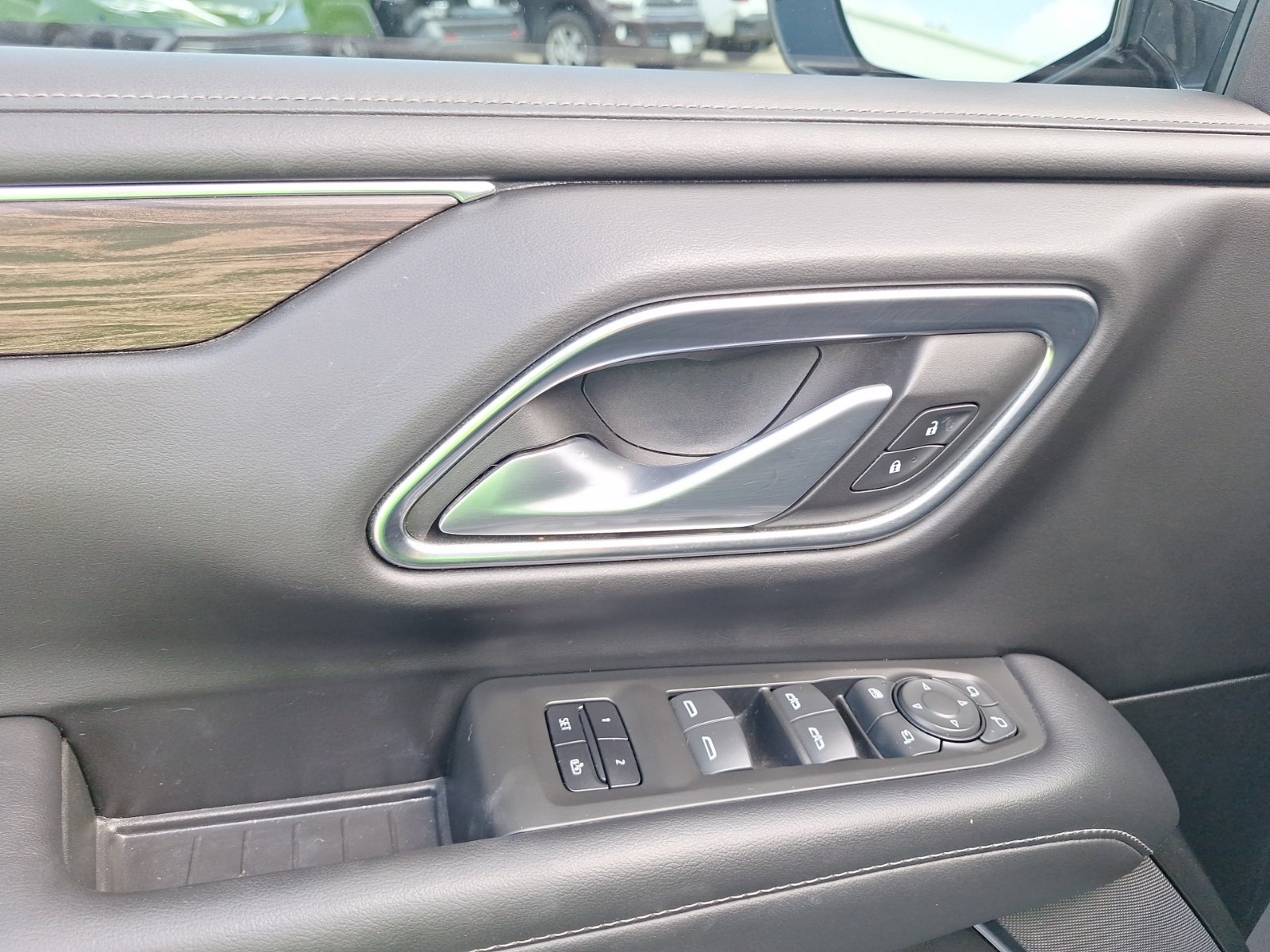 Used 2022 Chevrolet Tahoe LT w/ Luxury Package RWD image 17
