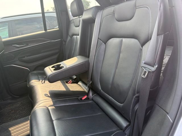 Used 2023 Jeep Grand Cherokee Overland AWD/4WD image 10