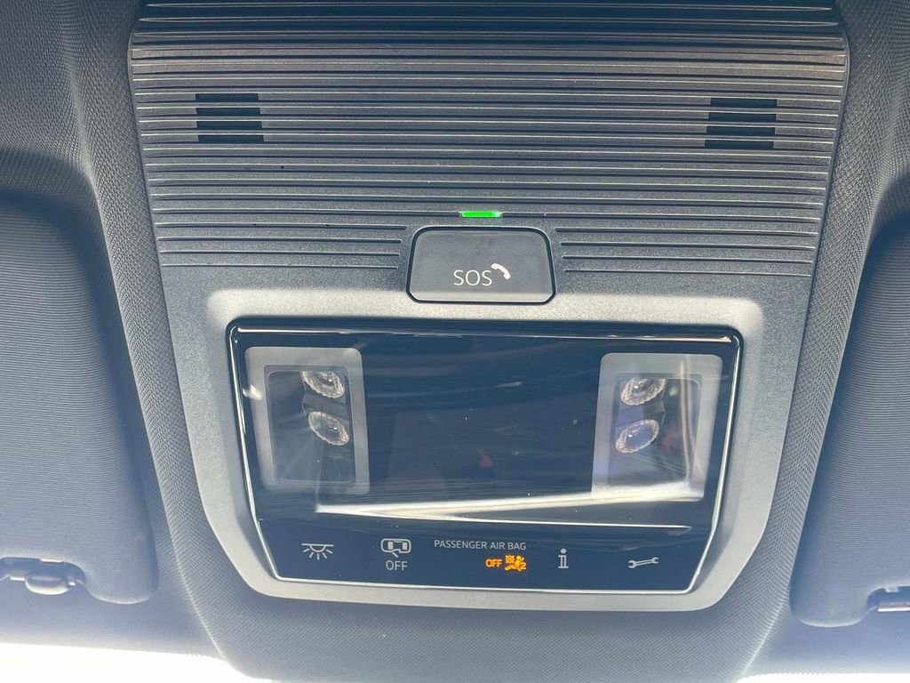 Used 2025 Volkswagen Atlas Cross Sport SE image 29