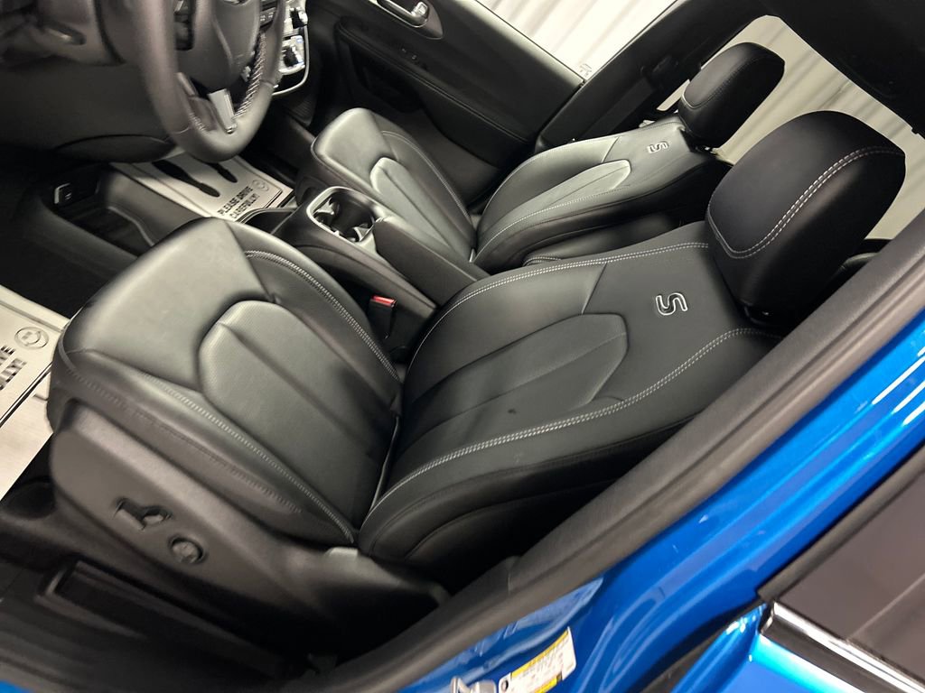 New 2026 Chrysler Pacifica Select w/ S Appearance Package FWD image 10