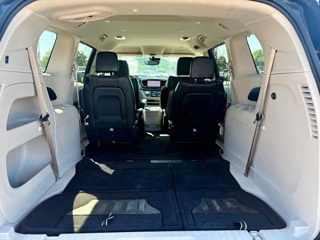 Used 2023 Chrysler Pacifica Touring-L FWD image 6