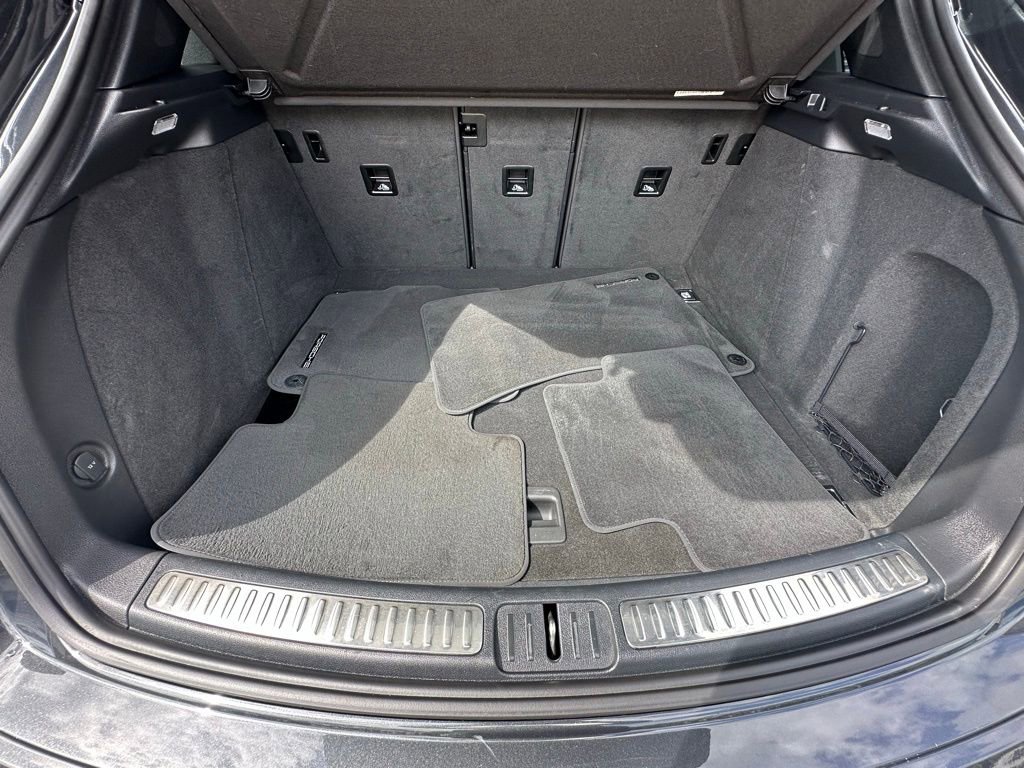 Certified 2023 Porsche Macan AWD/4WD image 39