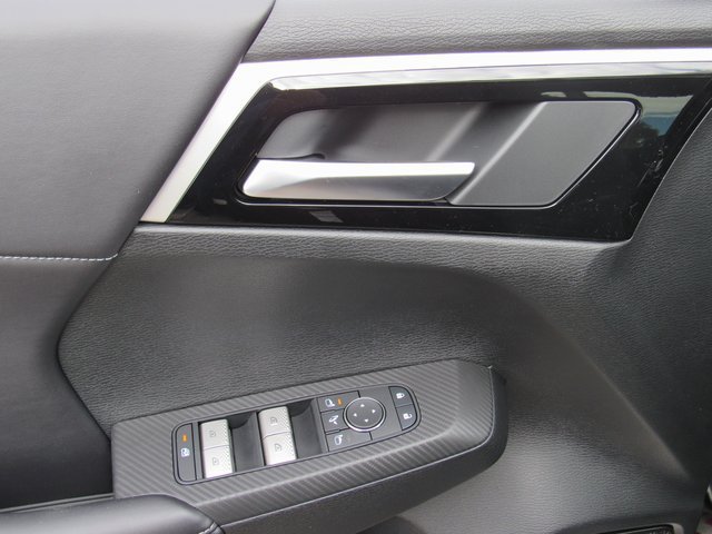 New 2026 Mitsubishi Outlander SE FWD image 11