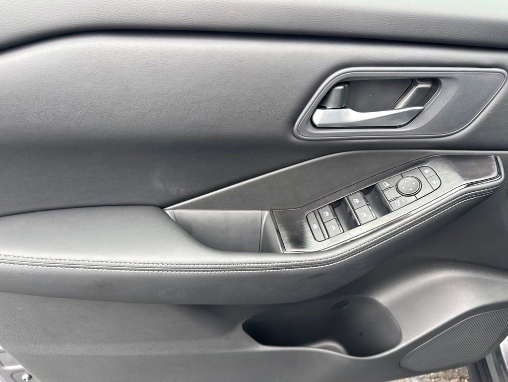 New 2026 Nissan Rogue SV FWD image 11