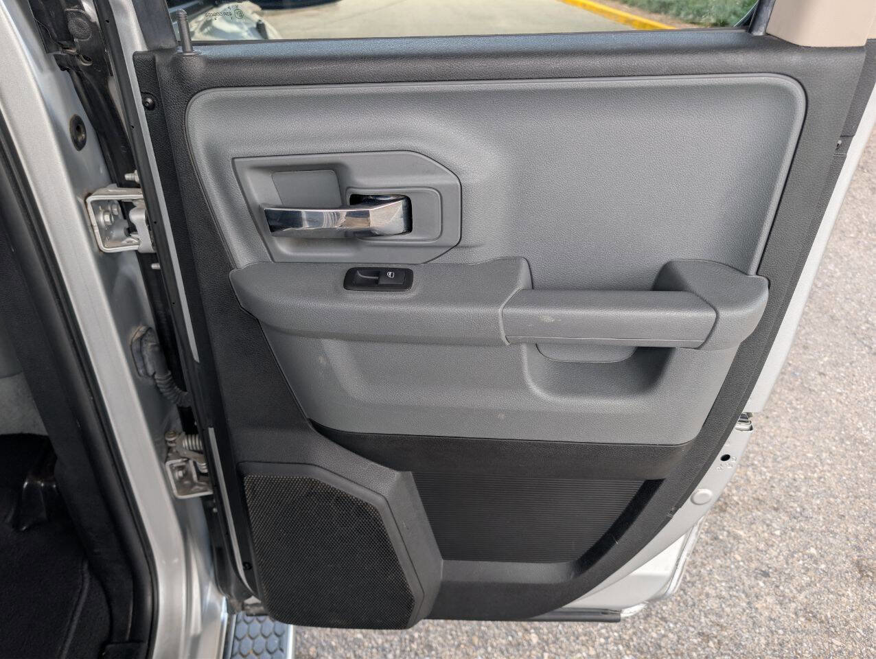 Used 2018 RAM 1500 Classic SLT image 13