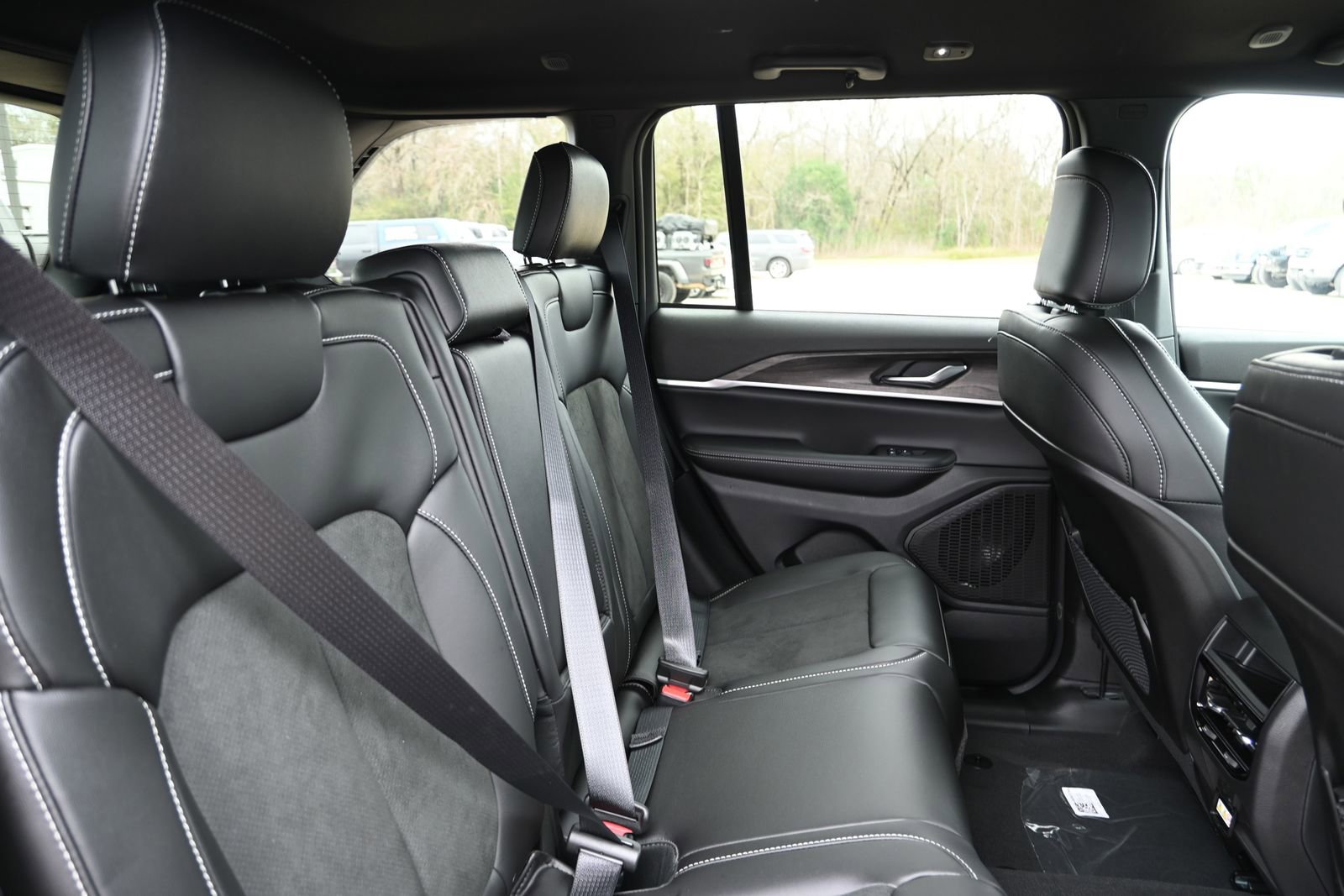 New 2026 Jeep Grand Cherokee Altitude image 20