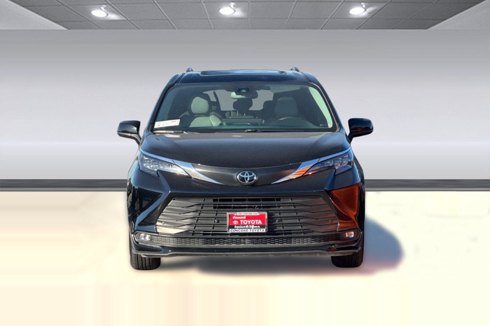 Used 2026 Toyota Sienna XLE FWD image 6