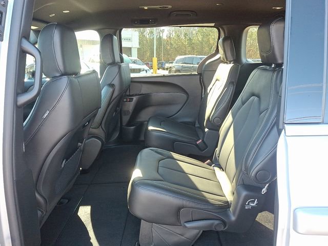 New 2026 Chrysler Pacifica Select FWD image 7