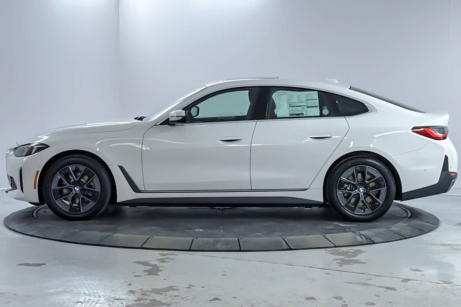 New 2026 BMW i4 eDrive40 w/ Parking Assistance Package RWD image 5