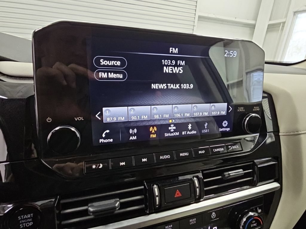 Used 2025 Nissan Pathfinder SL FWD image 15