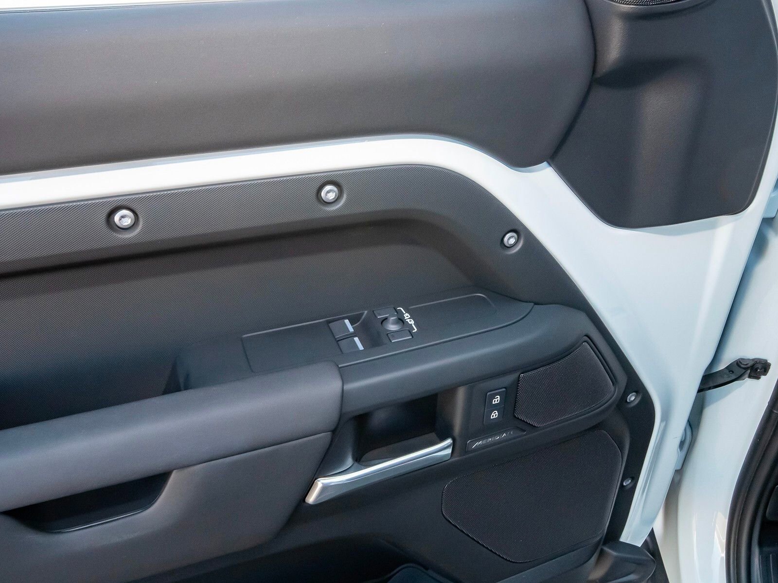 Used 2025 Land Rover Defender 90 S image 35