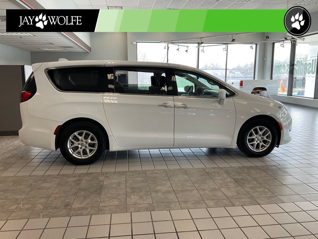 Used 2020 Chrysler Pacifica Touring FWD image 6