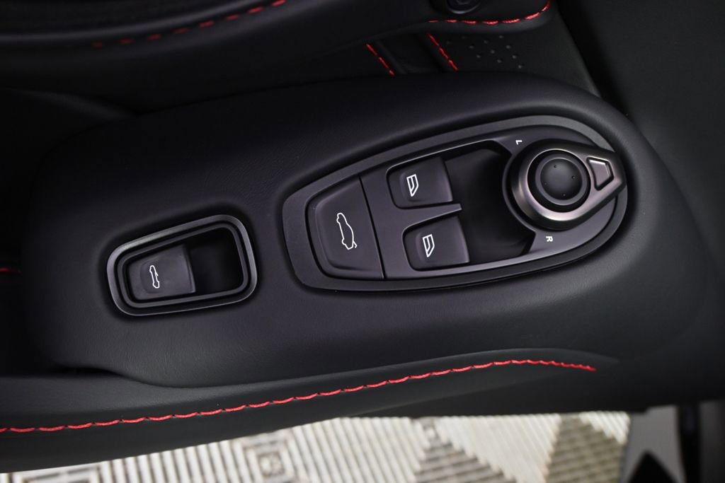 Used 2023 Aston Martin V8 Vantage Roadster RWD image 30
