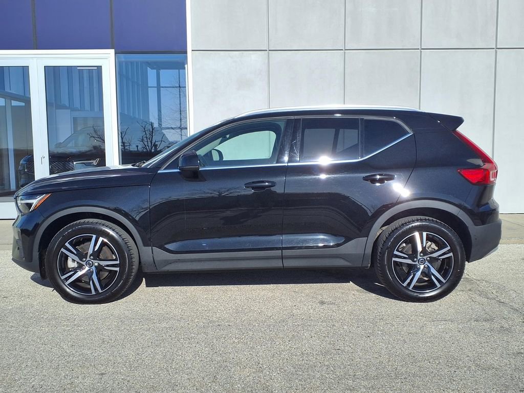 Certified 2025 Volvo XC40 B5 Core AWD/4WD image 3