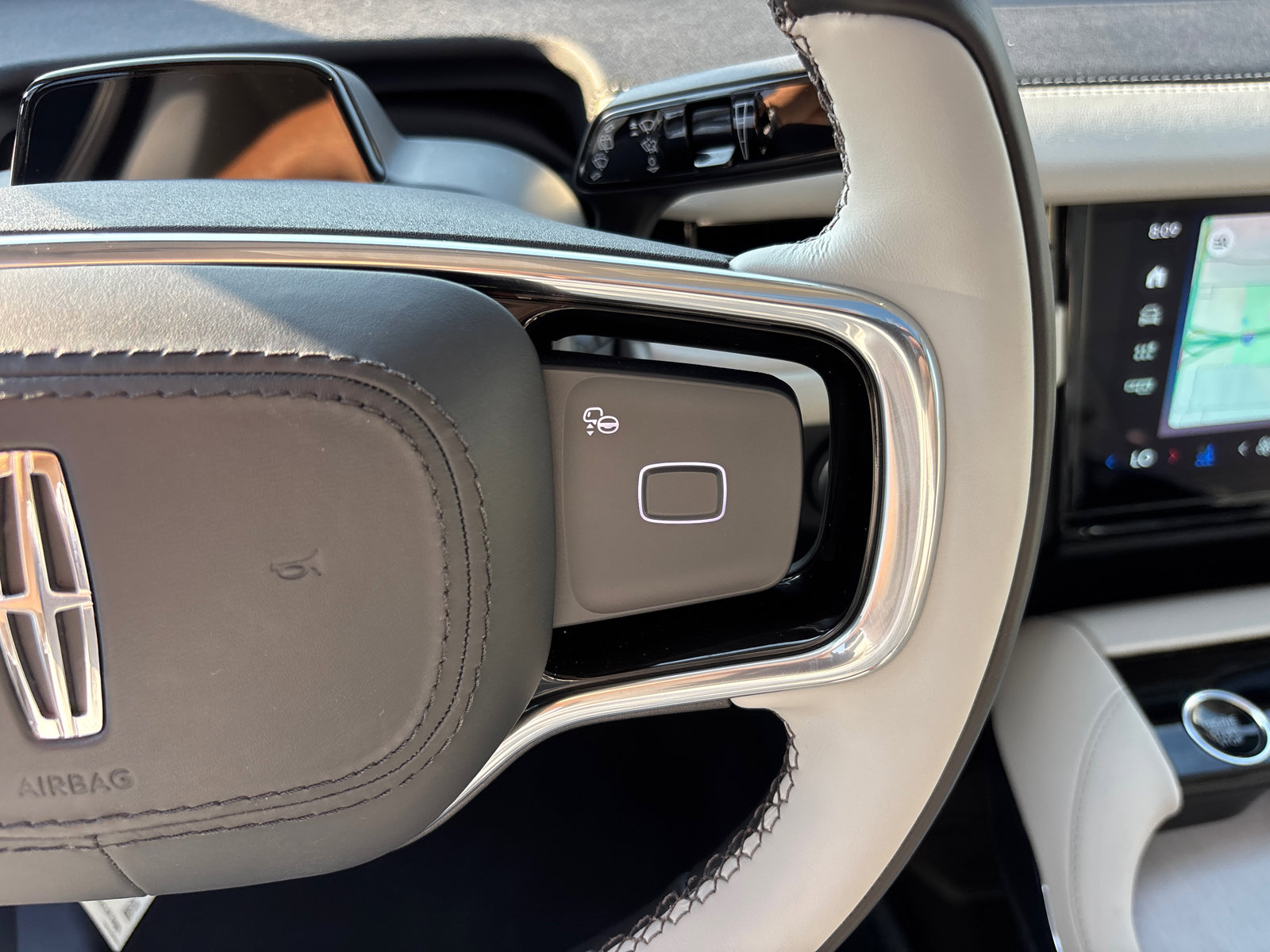 New 2025 Lincoln Navigator L Reserve image 17