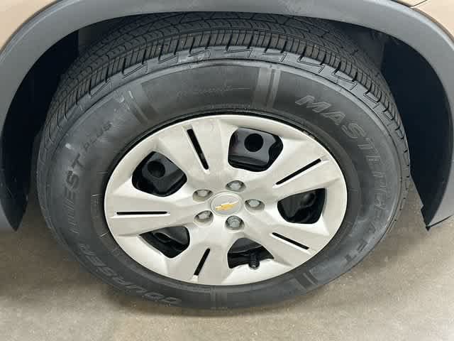 Used 2018 Chevrolet Trax LS FWD image 5