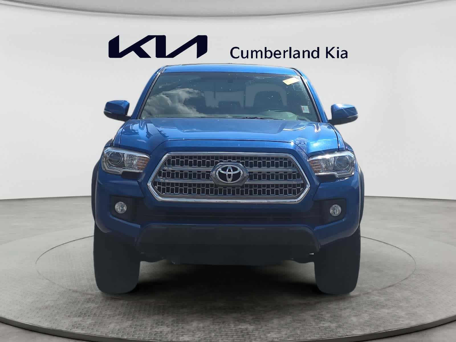 Used 2017 Toyota Tacoma TRD Off-Road AWD/4WD image 8