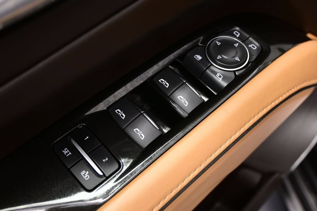 Used 2022 Cadillac Escalade Premium Luxury AWD/4WD image 16