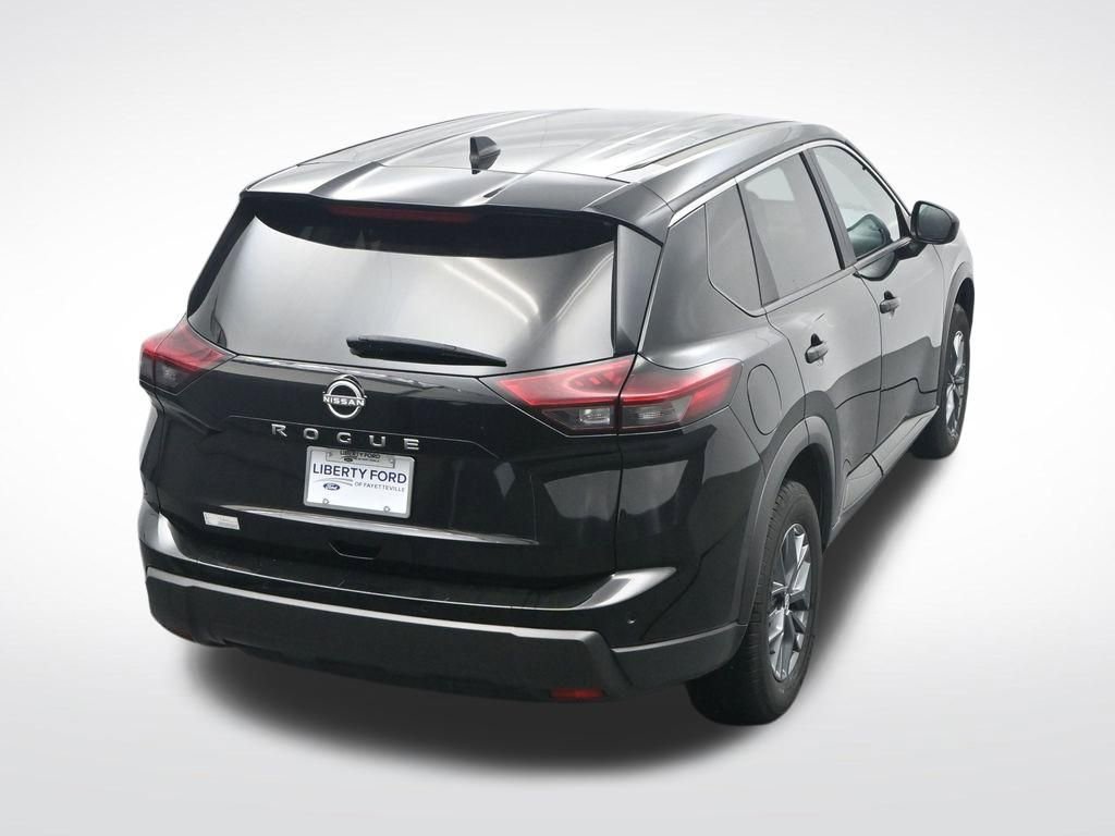 Used 2024 Nissan Rogue S image 29