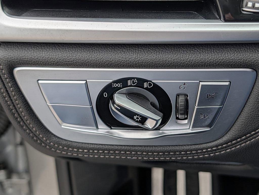 Used 2022 BMW 740i xDrive w/ M Sport Package image 26