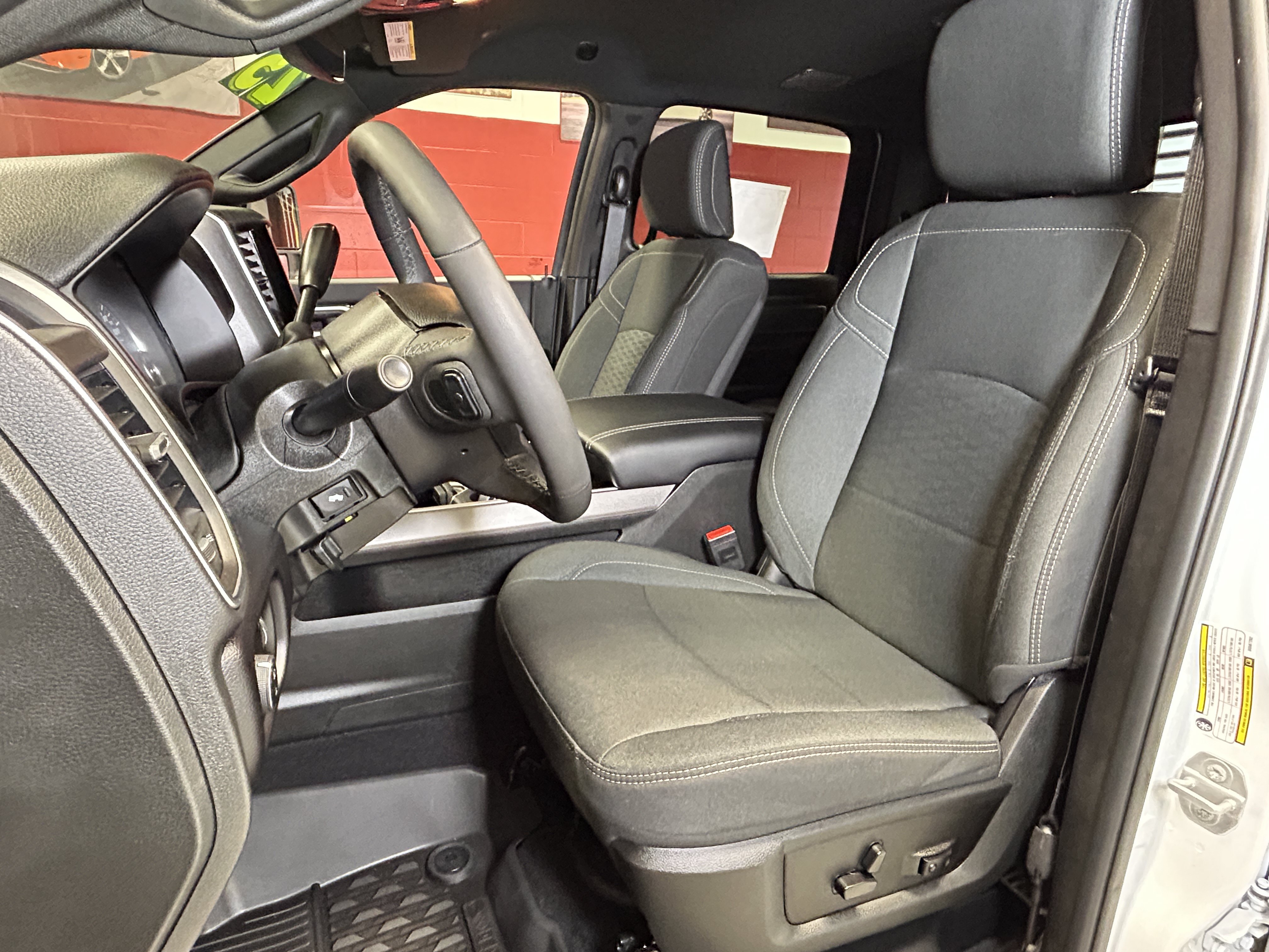 Certified 2025 RAM 2500 Big Horn AWD/4WD image 18