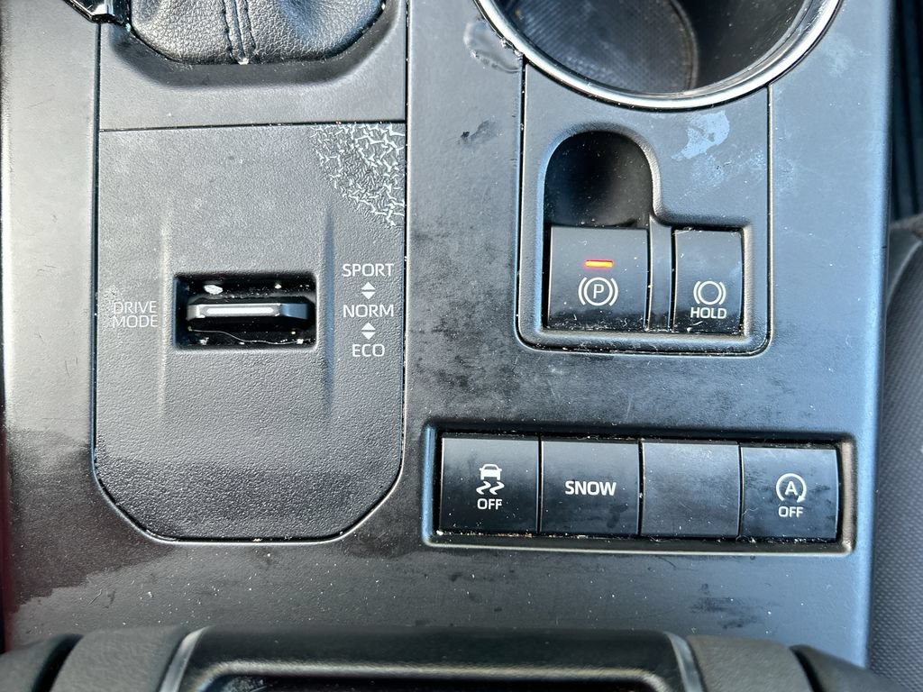 Used 2021 Toyota Highlander LE FWD image 32