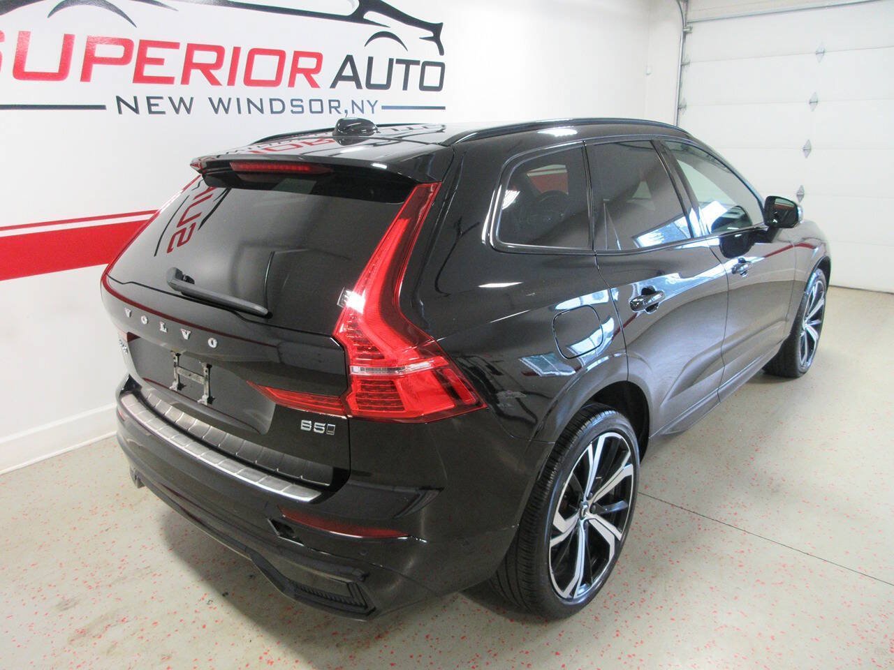 Used 2022 Volvo XC60 B5 R-Design w/ Advanced Package AWD/4WD image 13