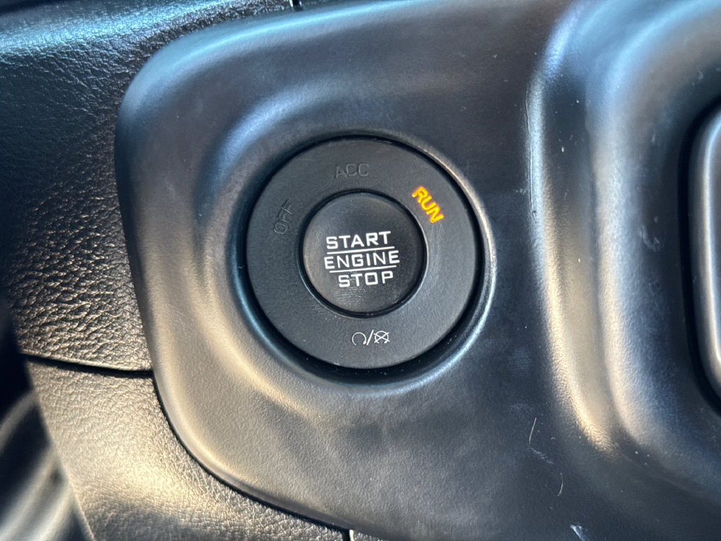 Used 2022 Jeep Wrangler Unlimited Sahara AWD/4WD image 31