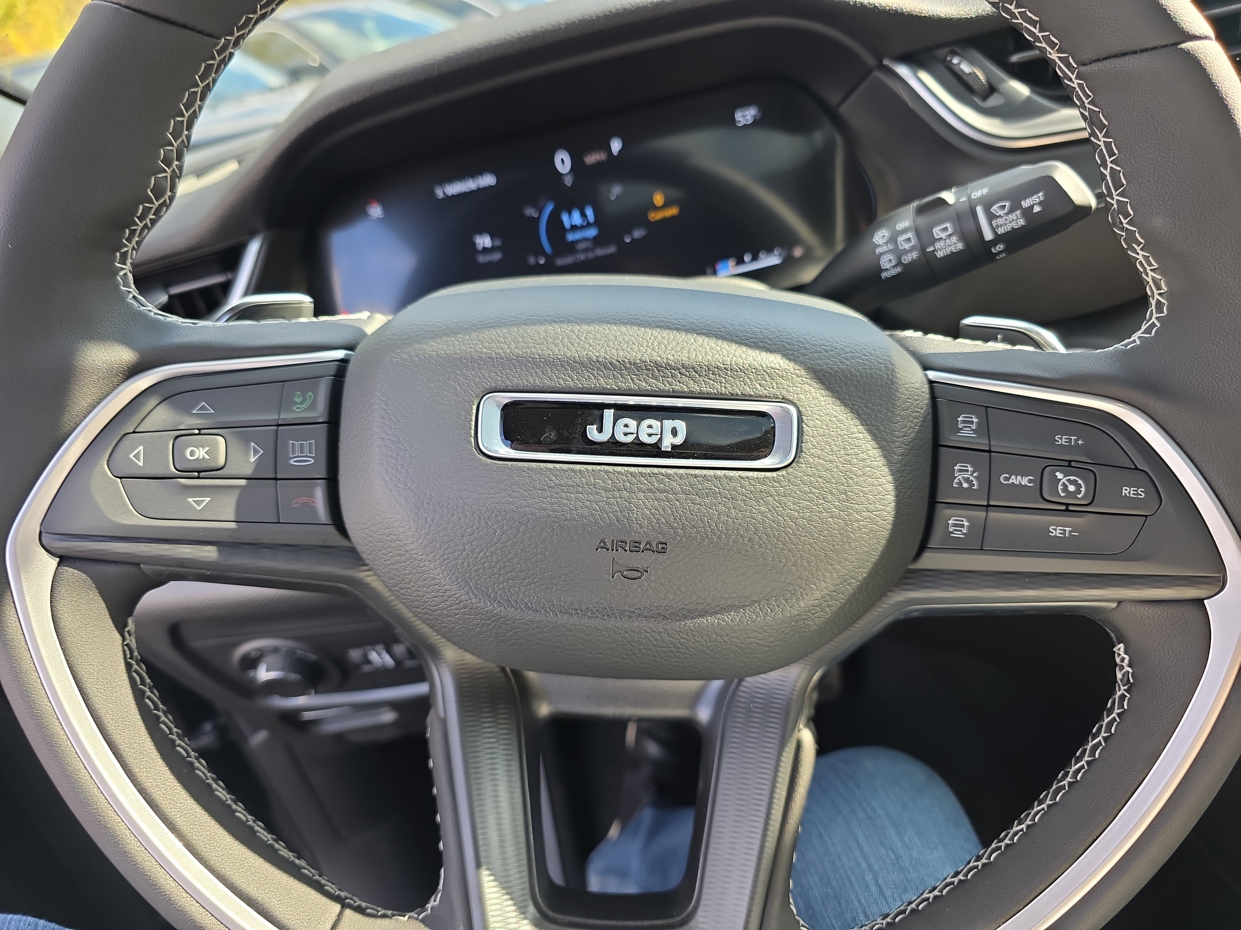 New 2025 Jeep Grand Cherokee Altitude image 10