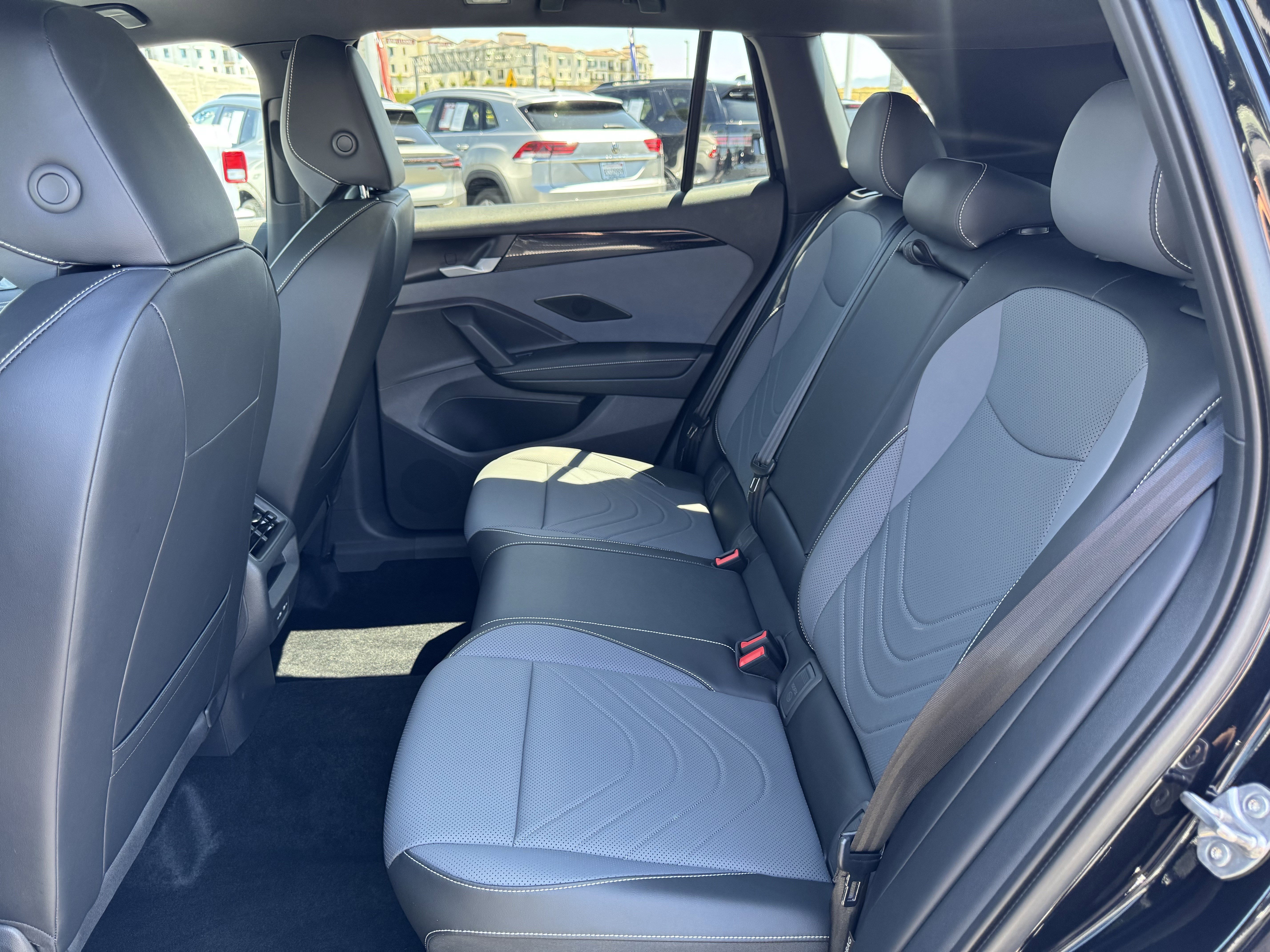 Certified 2026 Volkswagen Tiguan SE R-Line AWD/4WD image 34