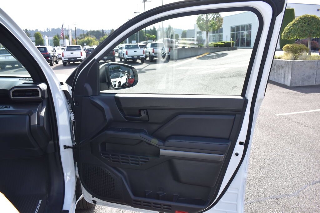 Certified 2025 Toyota Tacoma SR5 AWD/4WD image 24