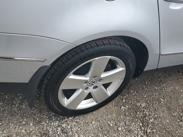 Used 2007 Volkswagen Passat Wolfsburg Edition FWD image 5