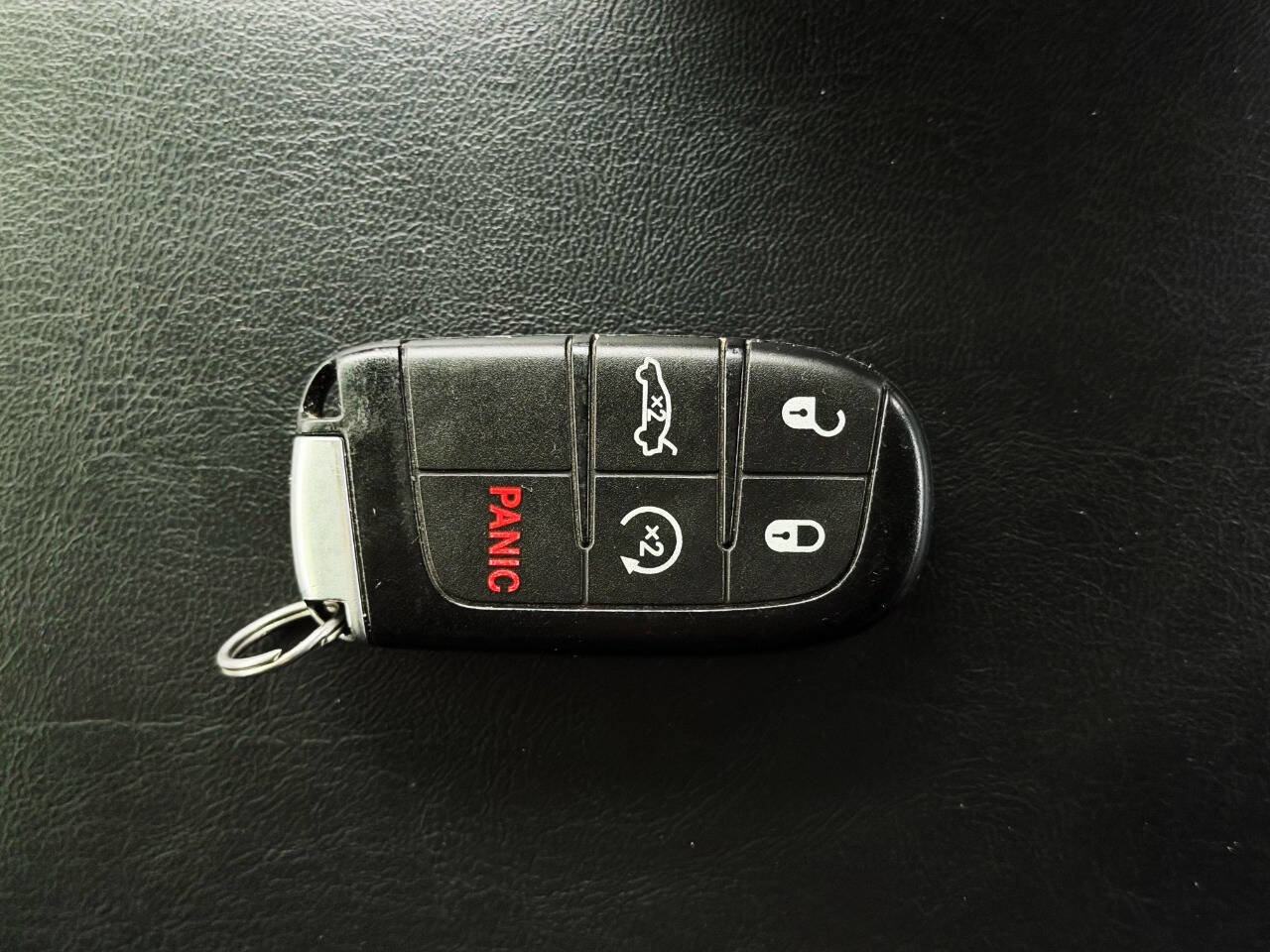 Used 2017 Chrysler 300 C Platinum image 38