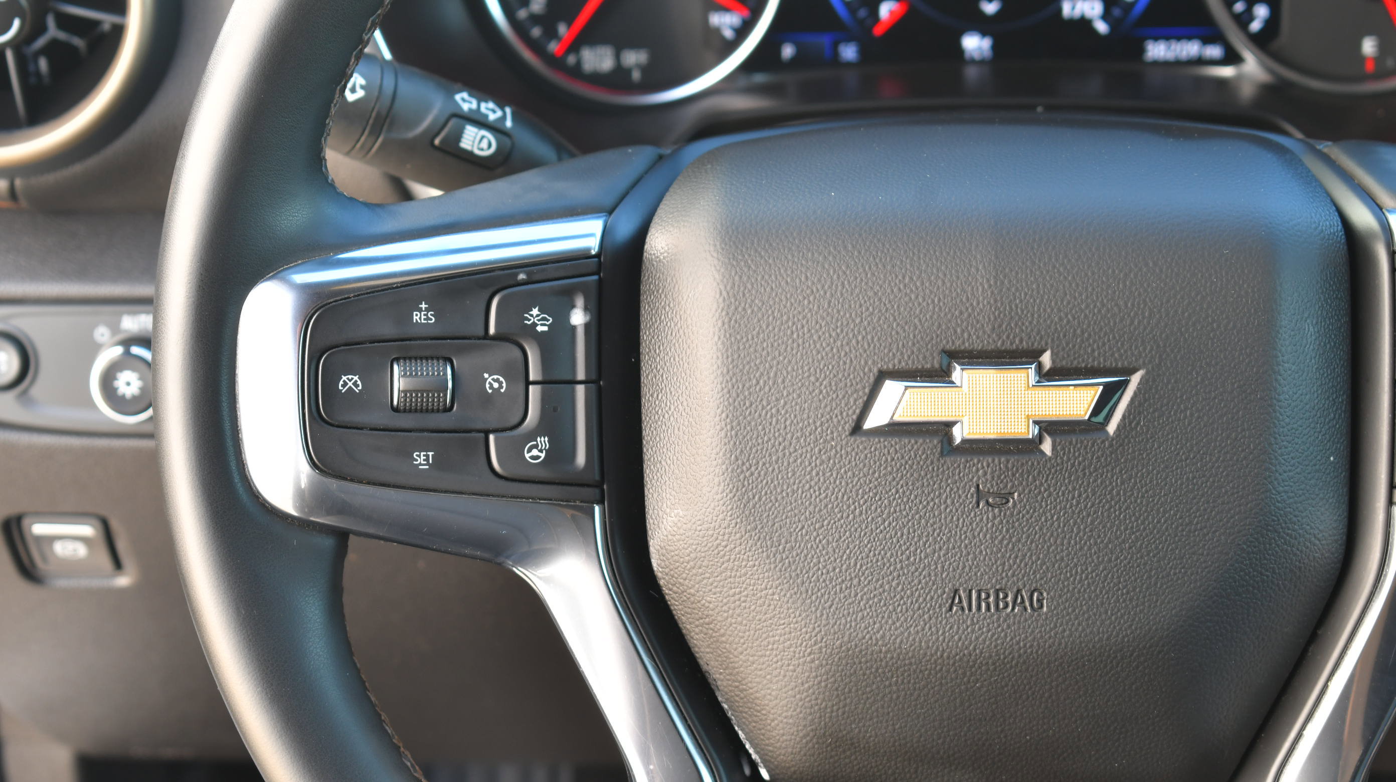 Used 2023 Chevrolet Blazer Premier w/ Driver Confidence II Package FWD image 21