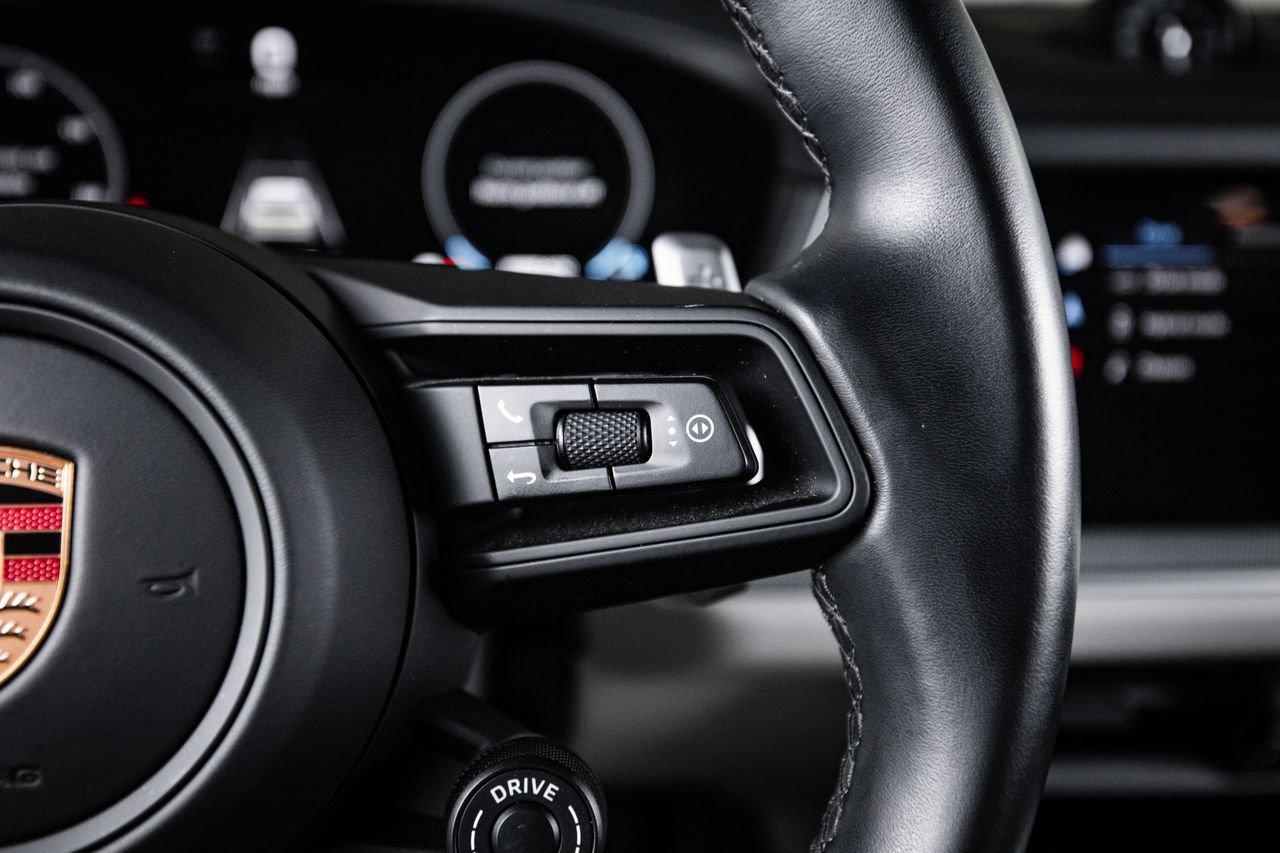 Certified 2025 Porsche Cayenne E-Hybrid AWD/4WD image 16