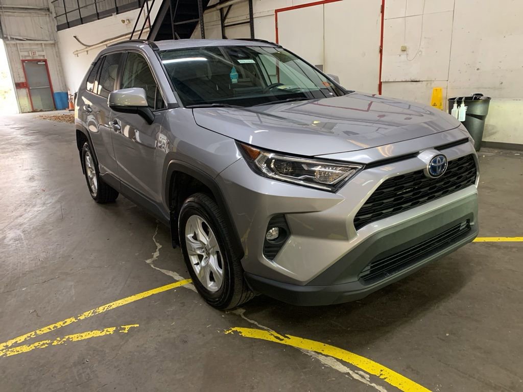 Used 2021 Toyota RAV4 XLE image 9