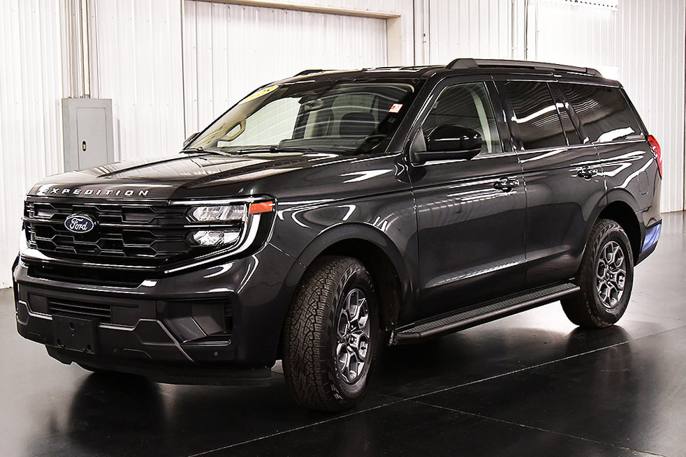Used 2025 Ford Expedition Active AWD/4WD image 3