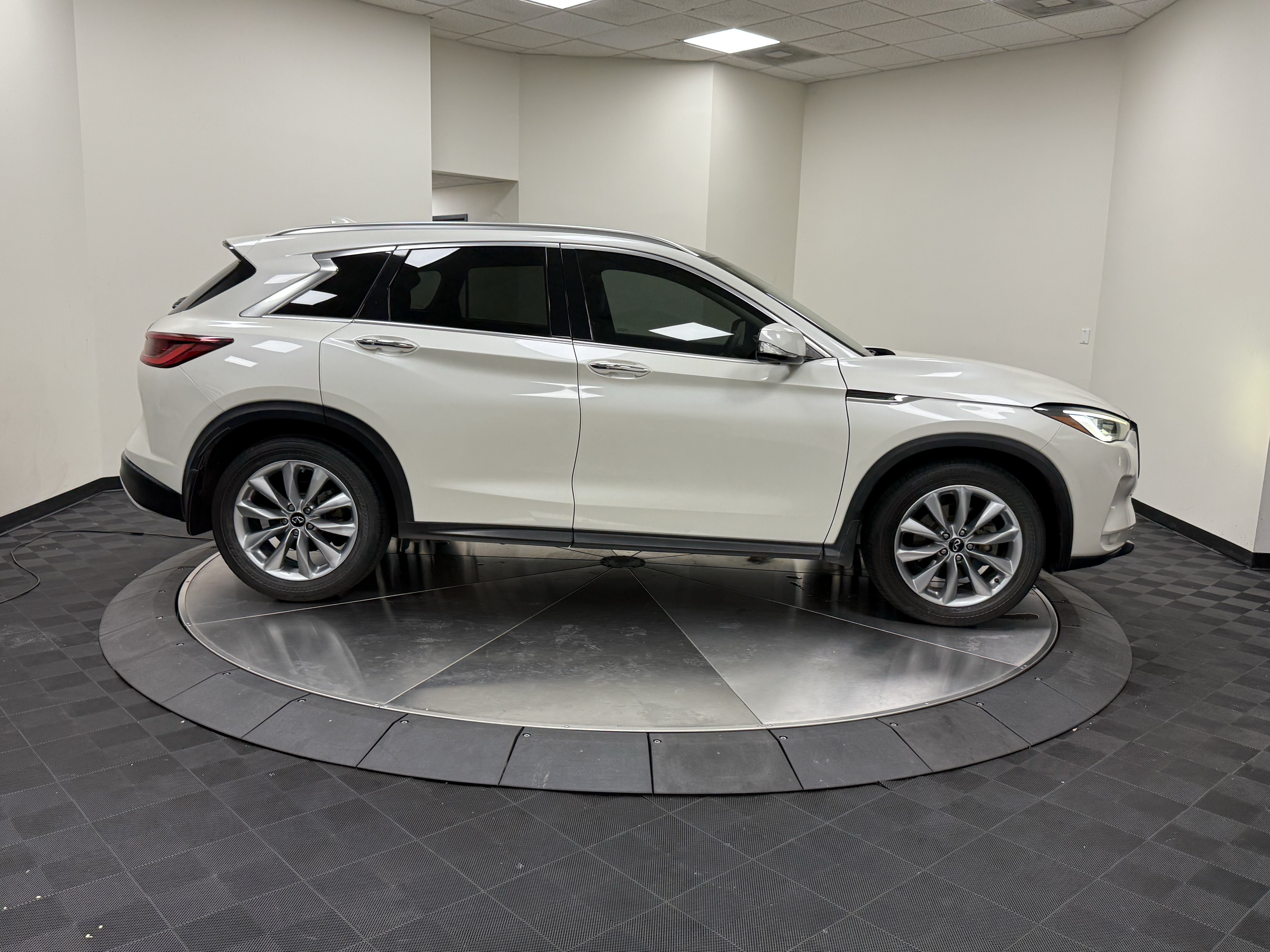 Used 2022 INFINITI QX50 Essential FWD image 8