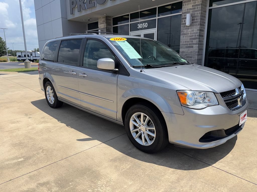Used 2016 Dodge Grand Caravan SXT w/ Rear Park Assist Package FWD image 3