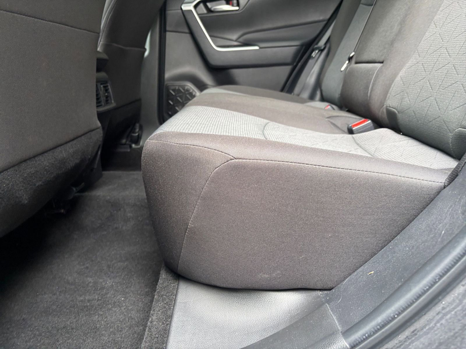 Used 2025 Toyota RAV4 XLE image 25