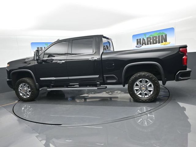 Used 2024 Chevrolet Silverado 2500 High Country w/ High Country Premium Package AWD/4WD image 3