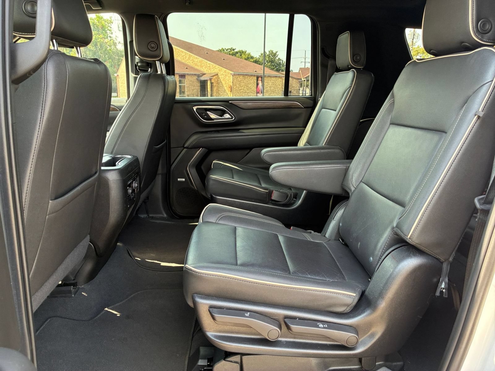 Used 2023 Chevrolet Suburban Premier AWD/4WD image 27