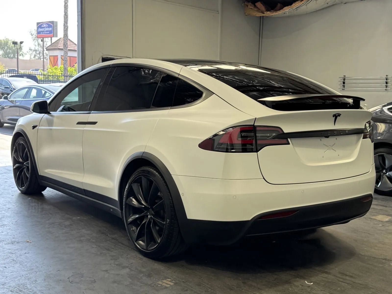 Used 2018 Tesla Model X 75D image 2