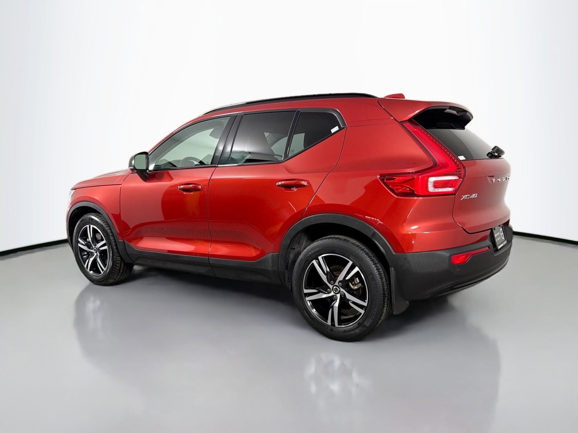 Certified 2023 Volvo XC40 B4 Plus w/ Driver Assist Package image 8