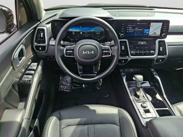 Used 2023 Kia Sorento SX AWD/4WD image 13