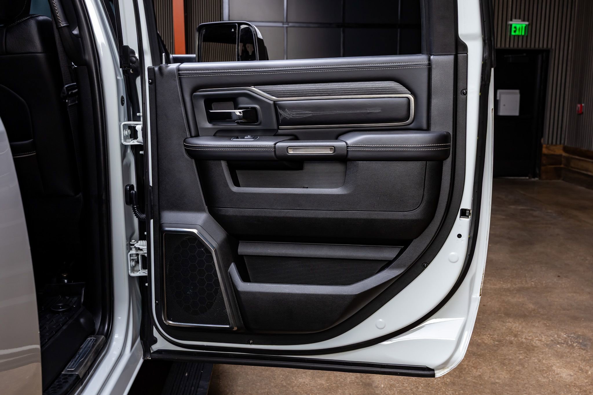 Used 2022 RAM 2500 Limited w/ Night Edition image 40