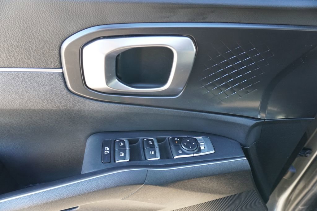 Used 2024 Kia Sorento LX image 15